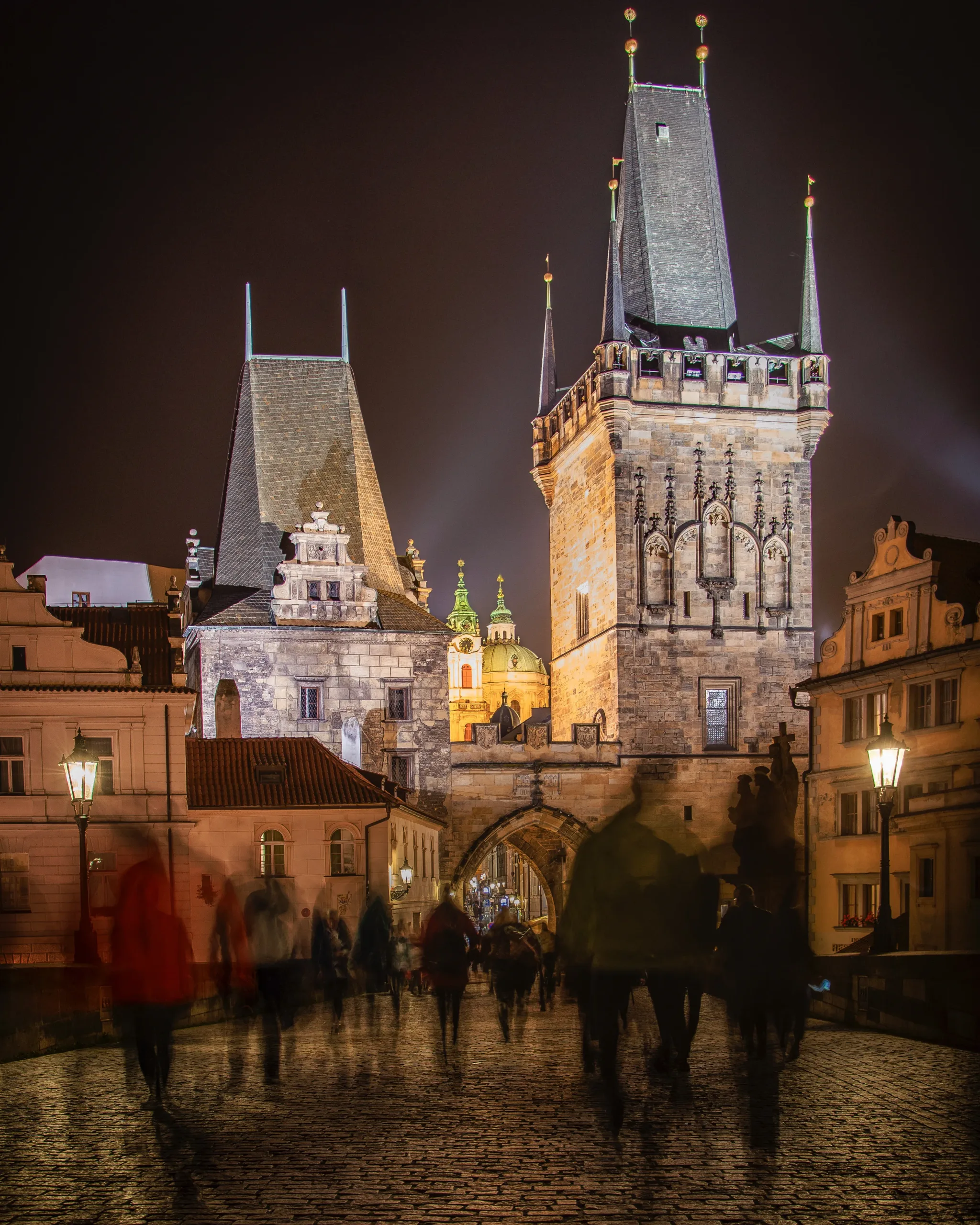A prágai károly híd éjszaka