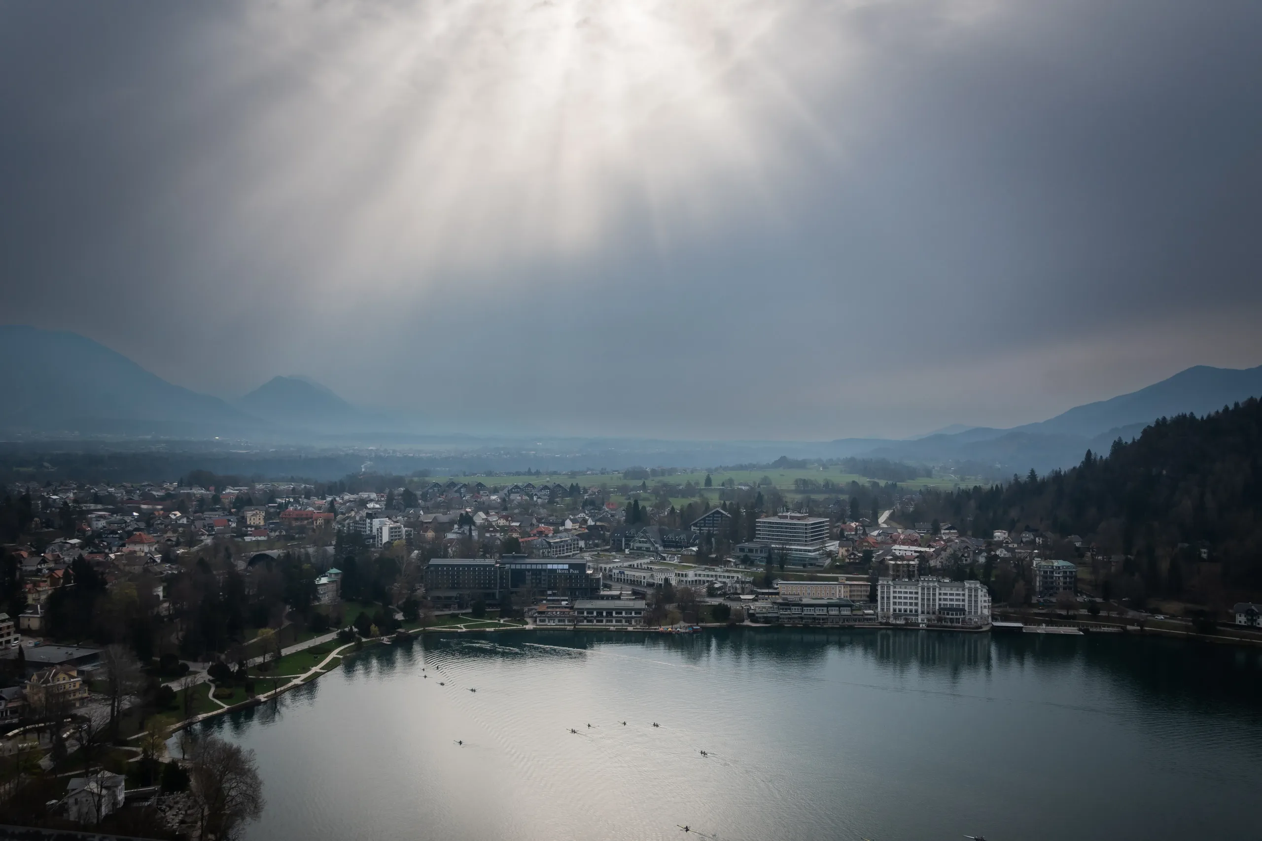 A bledi tó látképe