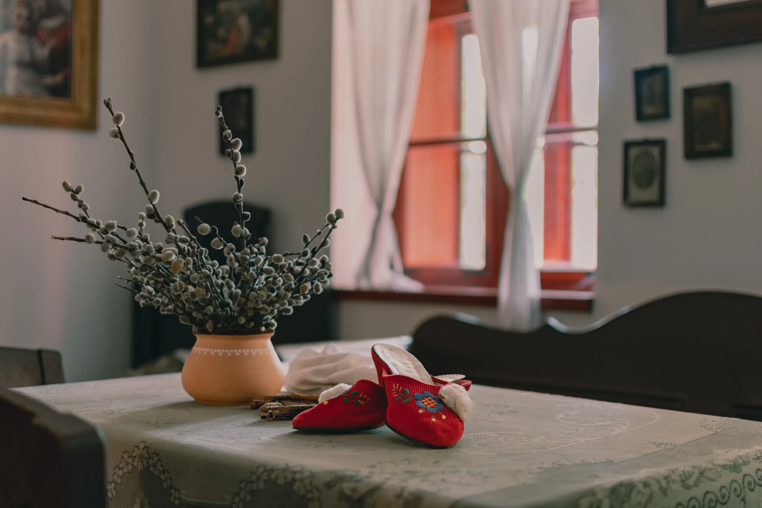 Szegedi papucs az asztalon