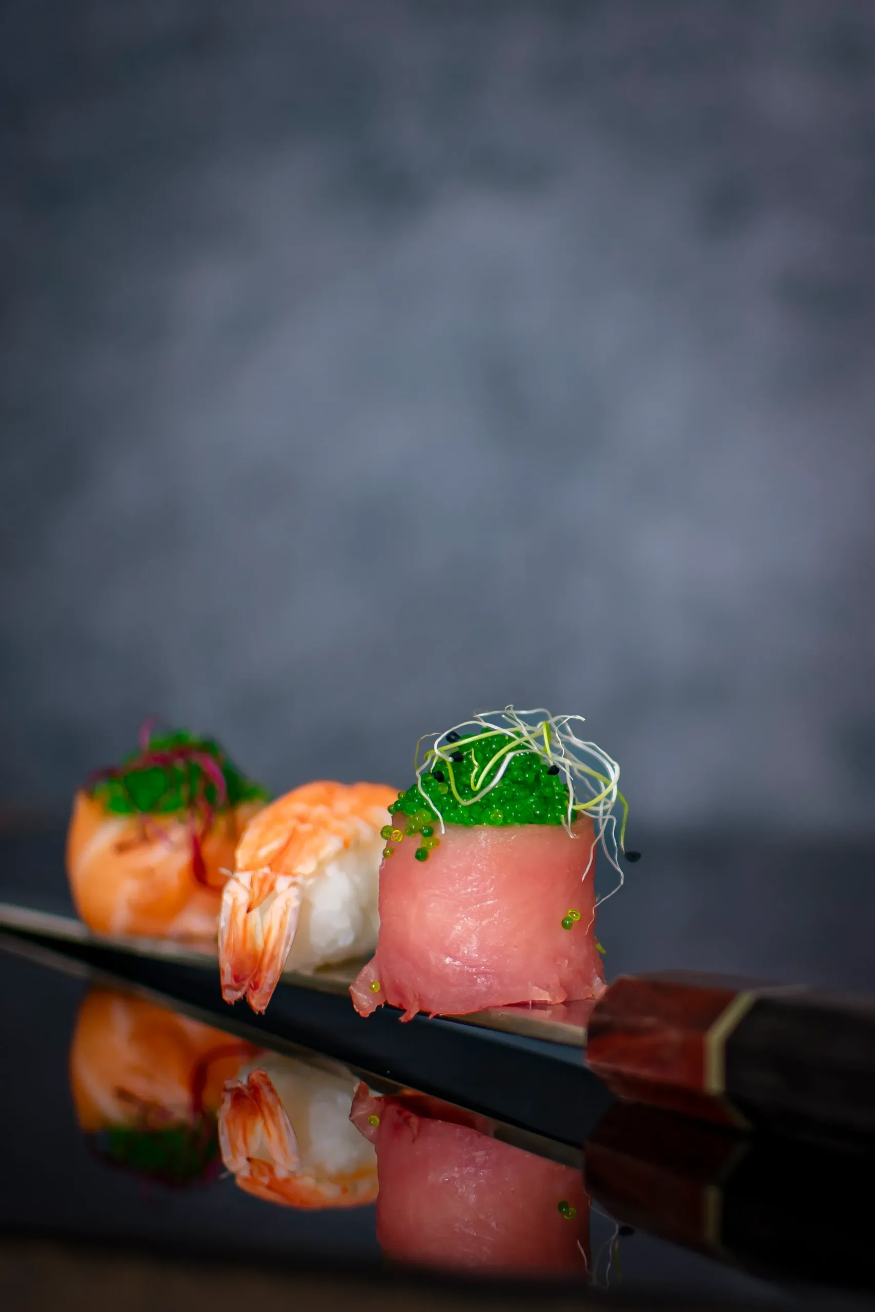 Sushi válogatás kardon szervírozva